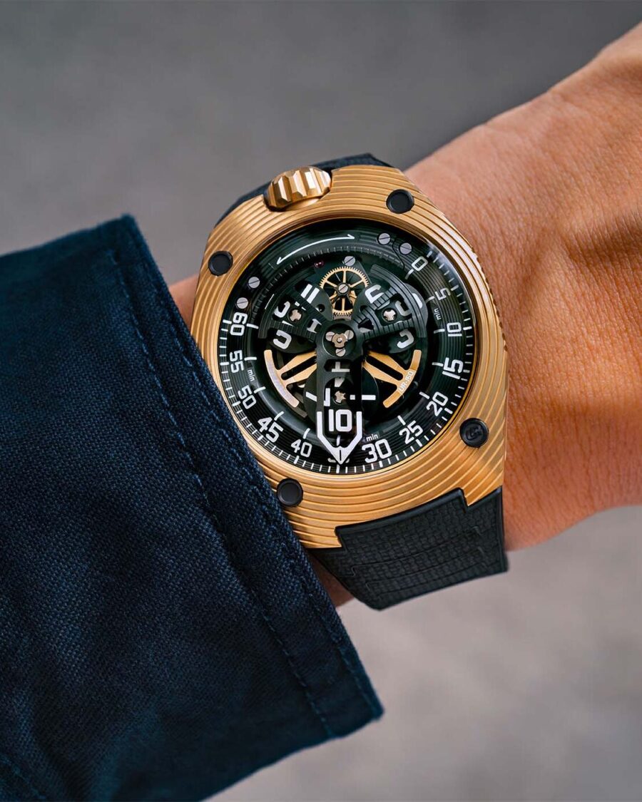 Urwerk UR-150 Golden Scorpion: le boîtier plaqué or repense la lecture d&rsquo;une complication satellite
